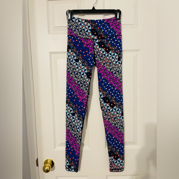NWOT VICTORIA'S SECRET Essential Pocket Leggings - Picture 1 of 4